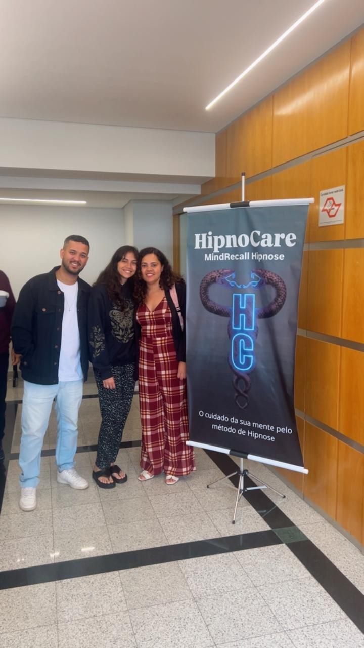 Aluna voluntária no dia de atendimento gratuito do HipnoCare